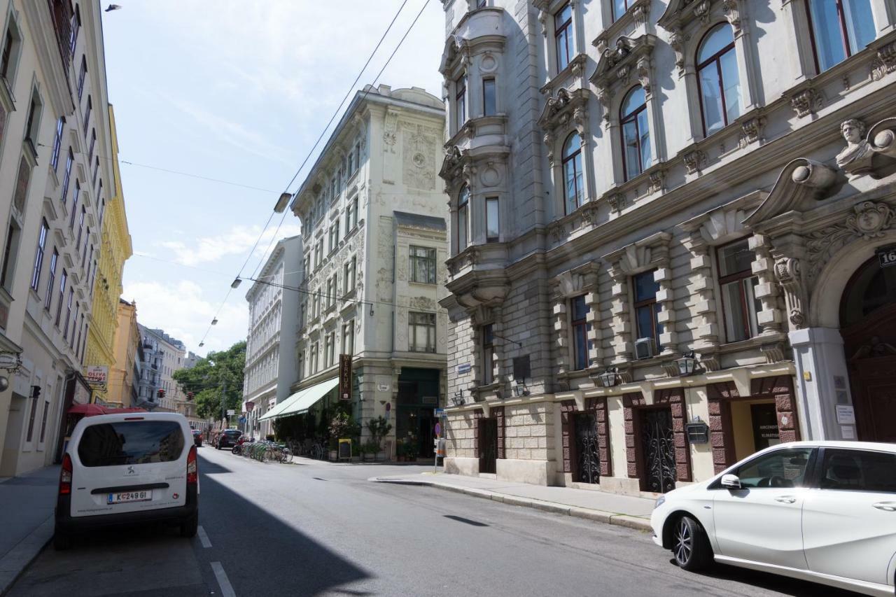 Modern Apartment At Rathaus Vienna Exterior photo